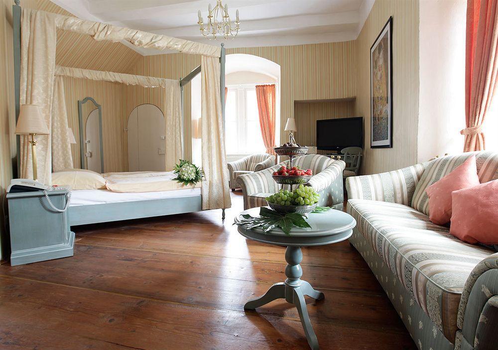 Hotel & Wasserschloss Westerburg 4*